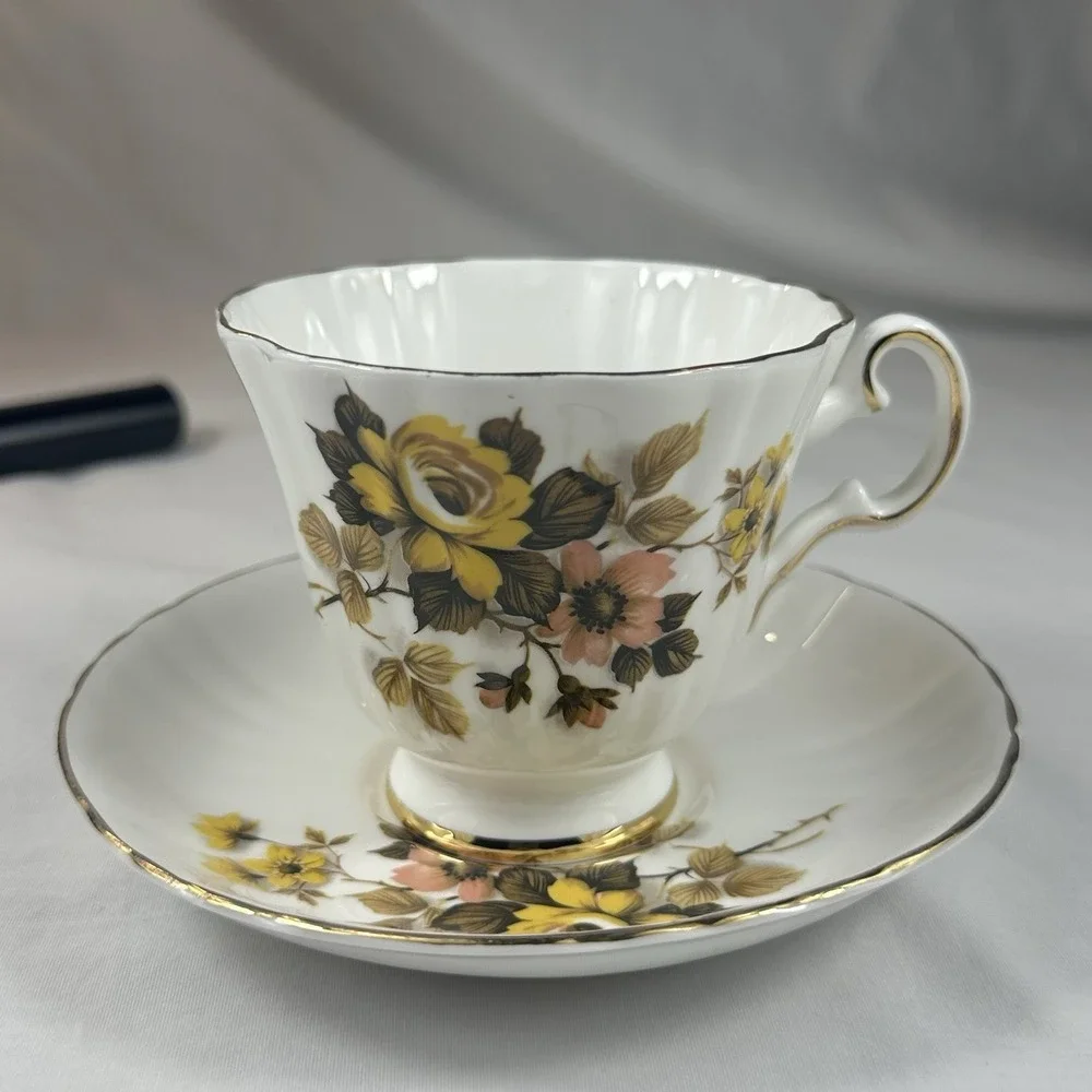 Royal Grafton Teacup And Saucer‎ Yellow Roses Bone China Made In England